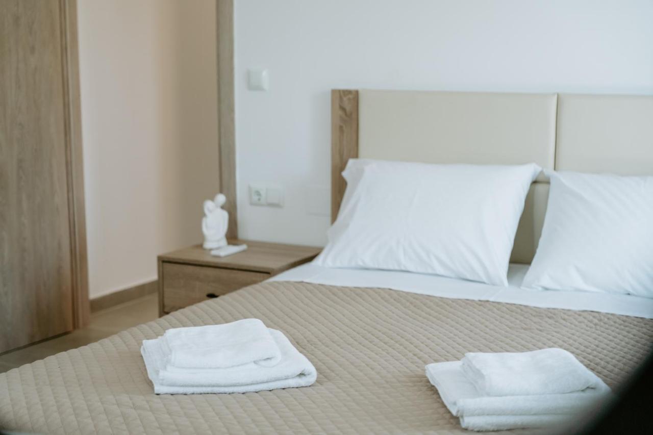 Apartments Christina Пердика Екстериор снимка