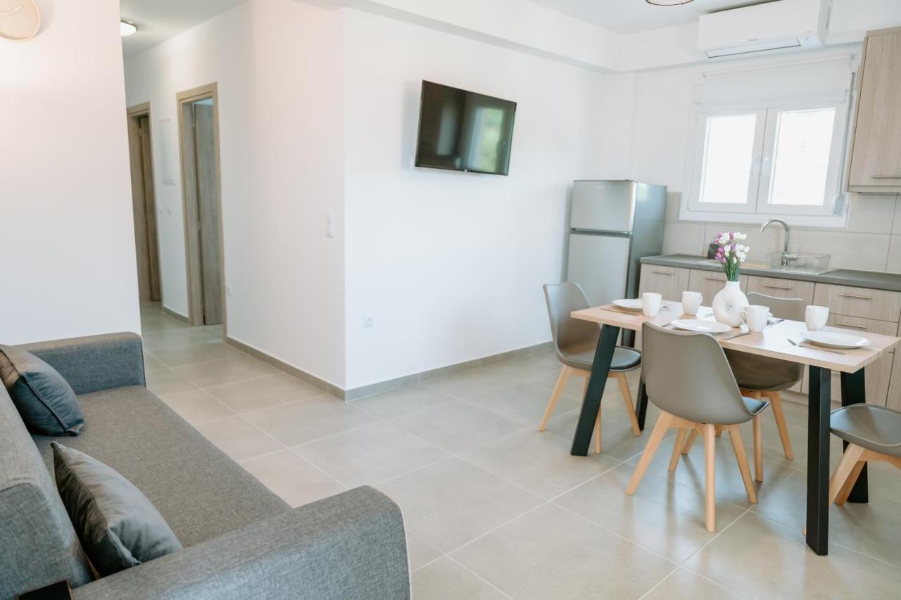 Apartments Christina Пердика Екстериор снимка