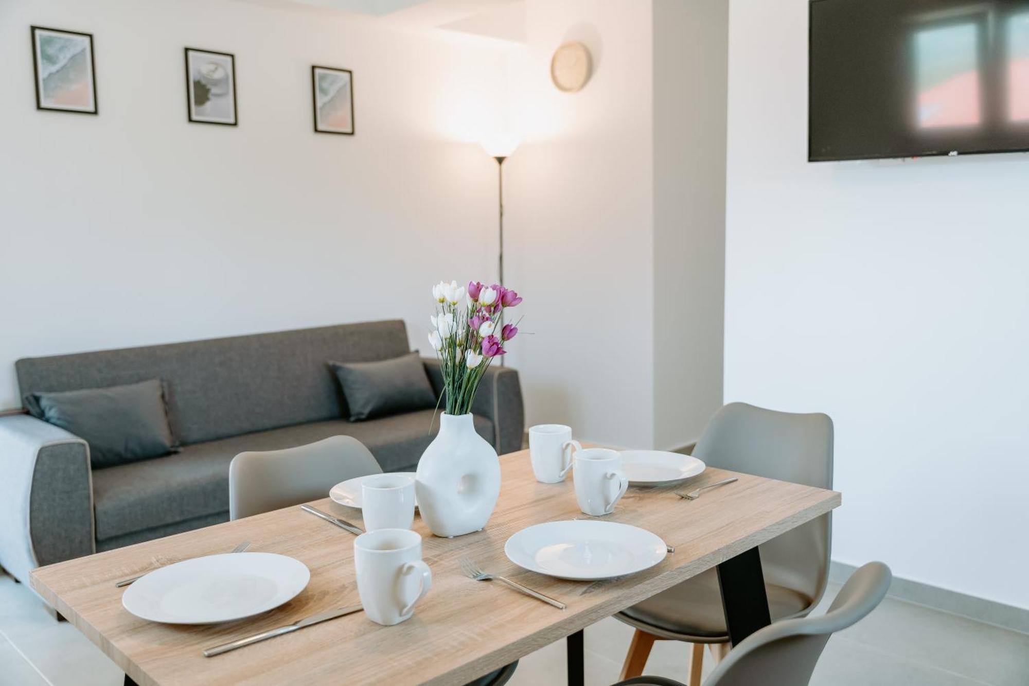 Apartments Christina Пердика Екстериор снимка