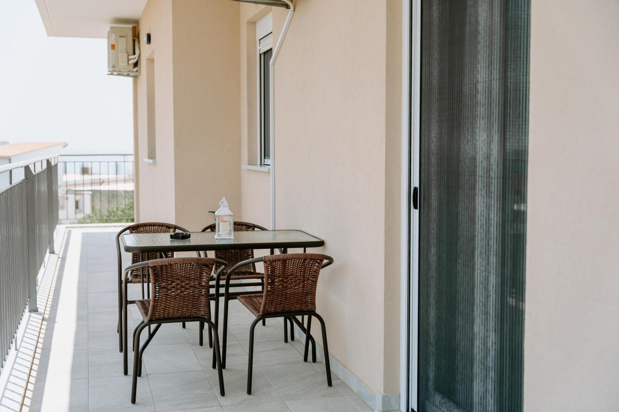 Apartments Christina Пердика Екстериор снимка